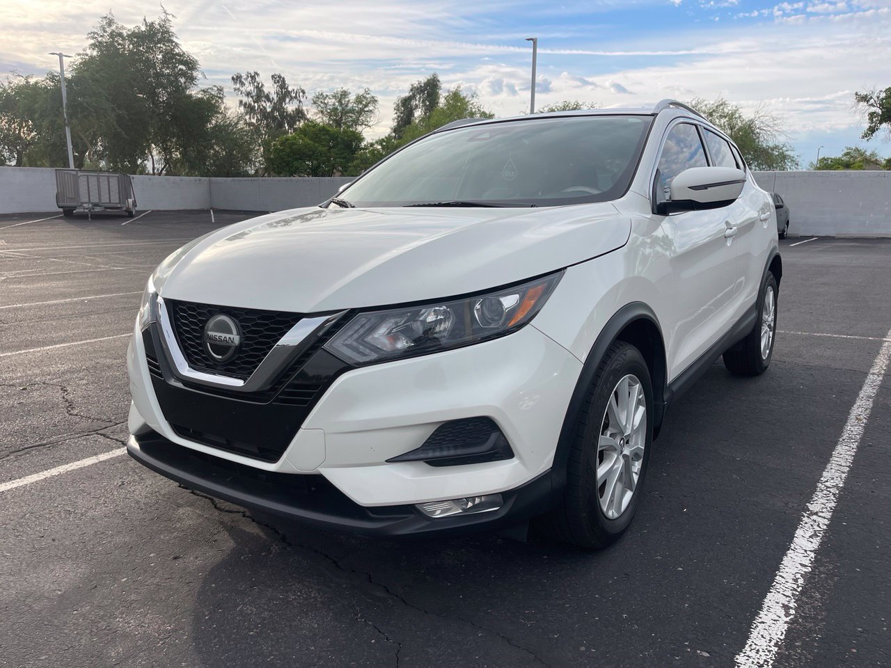 Used 2021 Nissan Rogue Sport SV FWD image 2