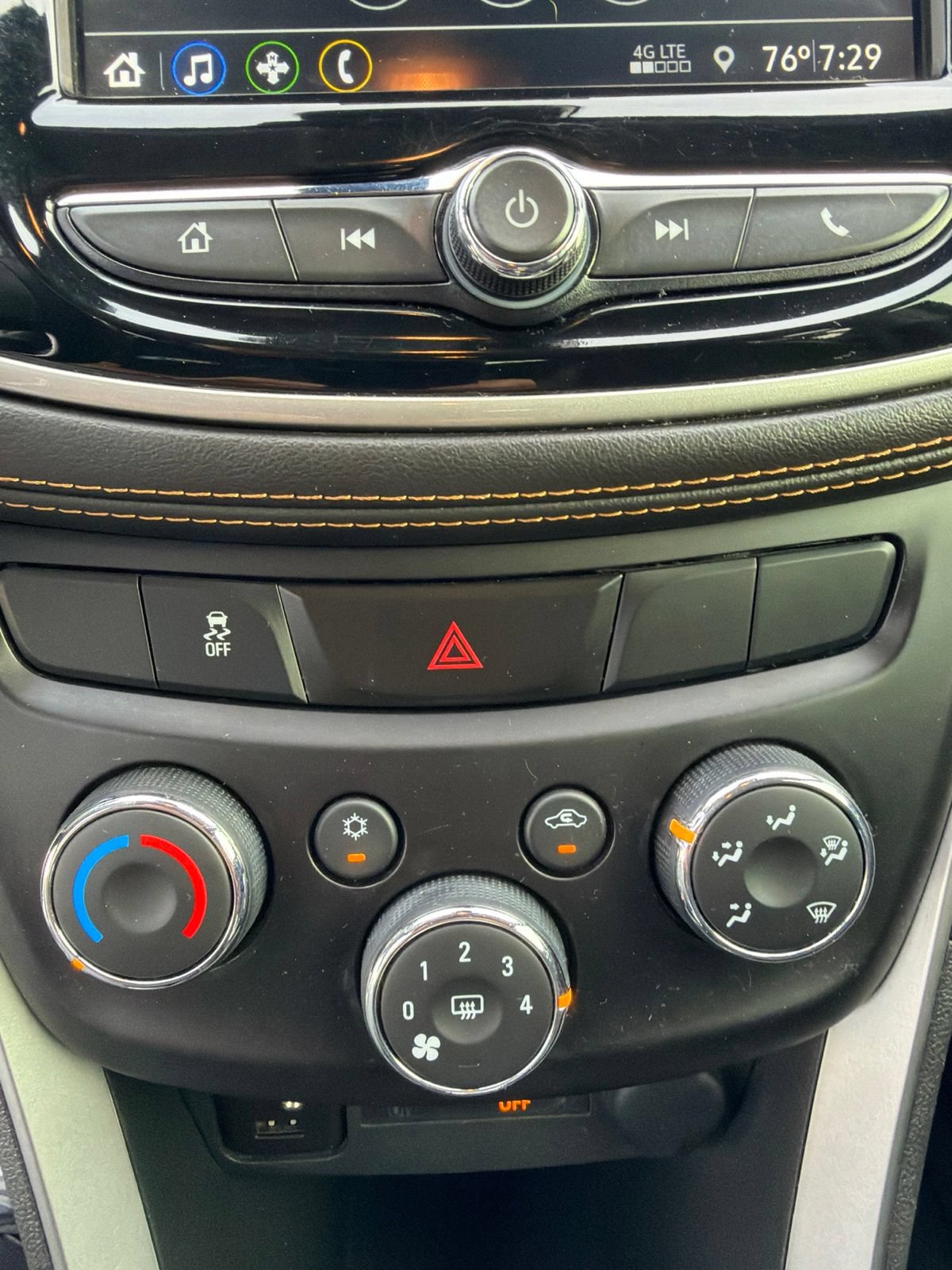 Used 2019 Chevrolet Trax LT w/ LT Convenience Package FWD image 16
