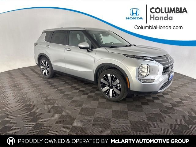Used 2025 Mitsubishi Outlander SE AWD/4WD image 1
