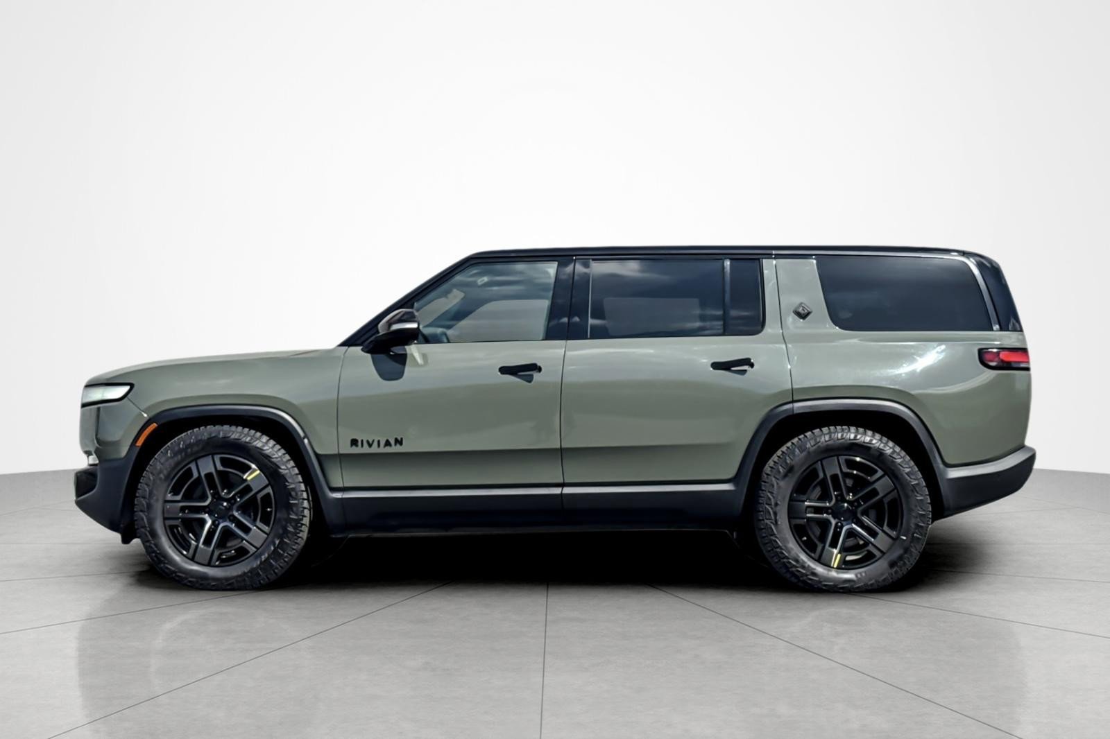 Used 2023 Rivian R1S Launch Edition image 2