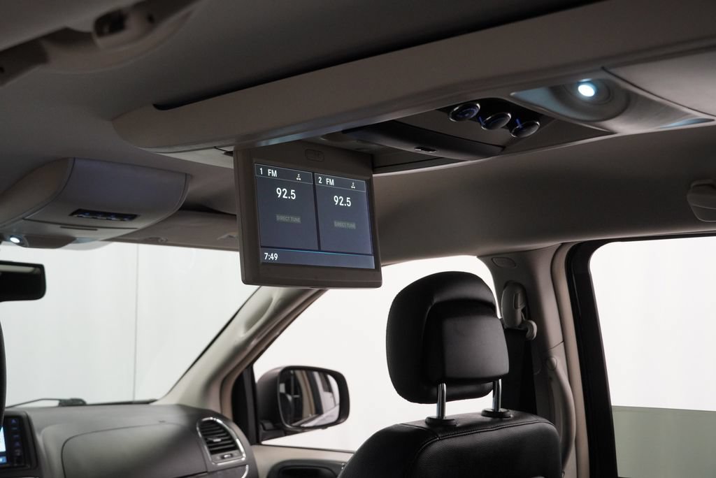 Used 2016 Chrysler Town & Country Touring w/ Driver Convenience Group FWD image 5