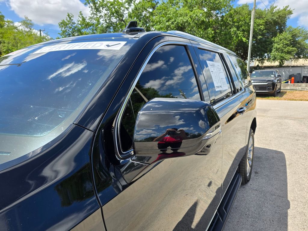 Used 2022 Cadillac Escalade ESV Premium Luxury image 12