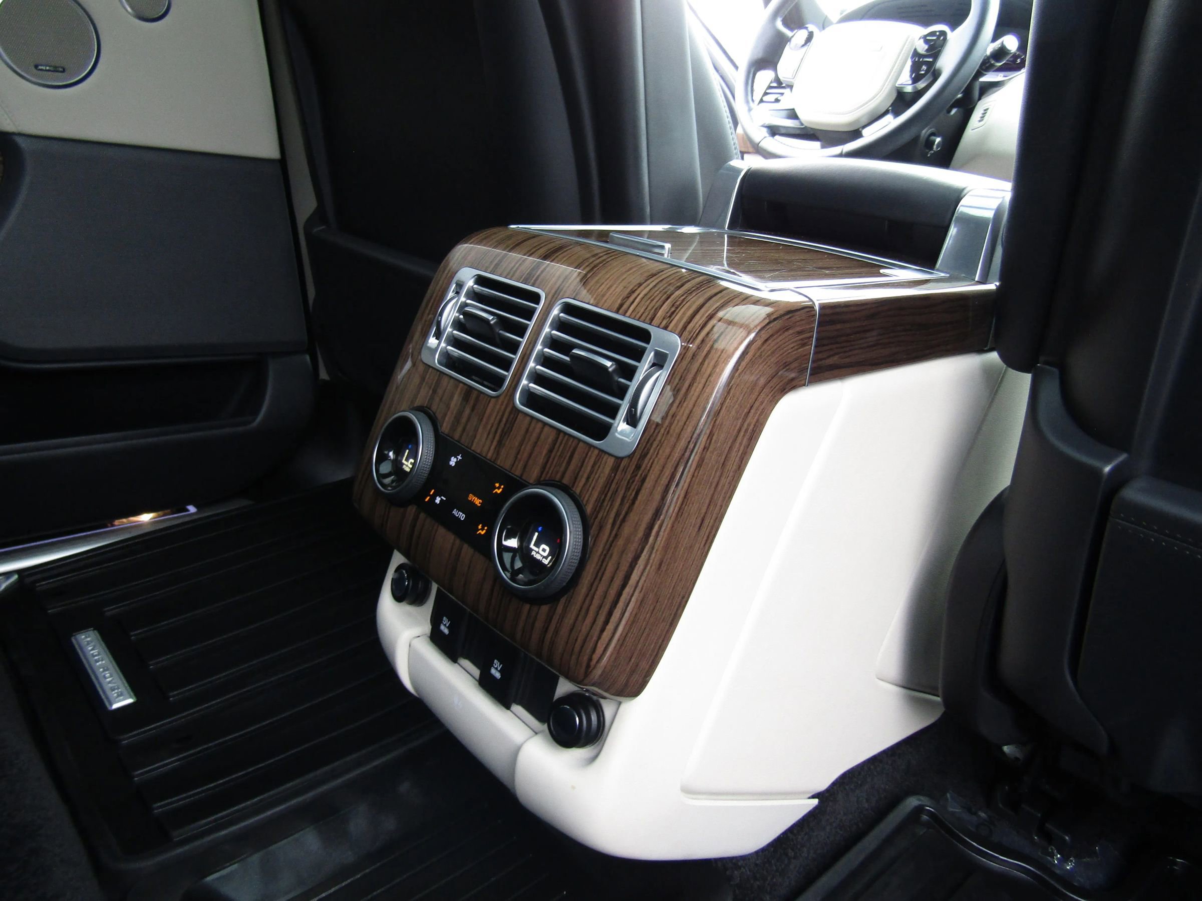 Used 2021 Land Rover Range Rover P525 Westminster Edition LWB image 18