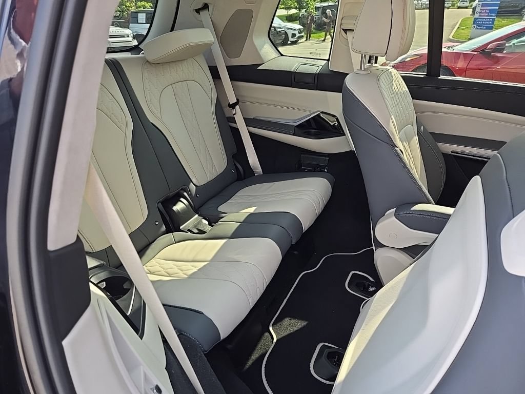 Used 2024 BMW X7 M60i w/ Executive Package AWD/4WD image 20