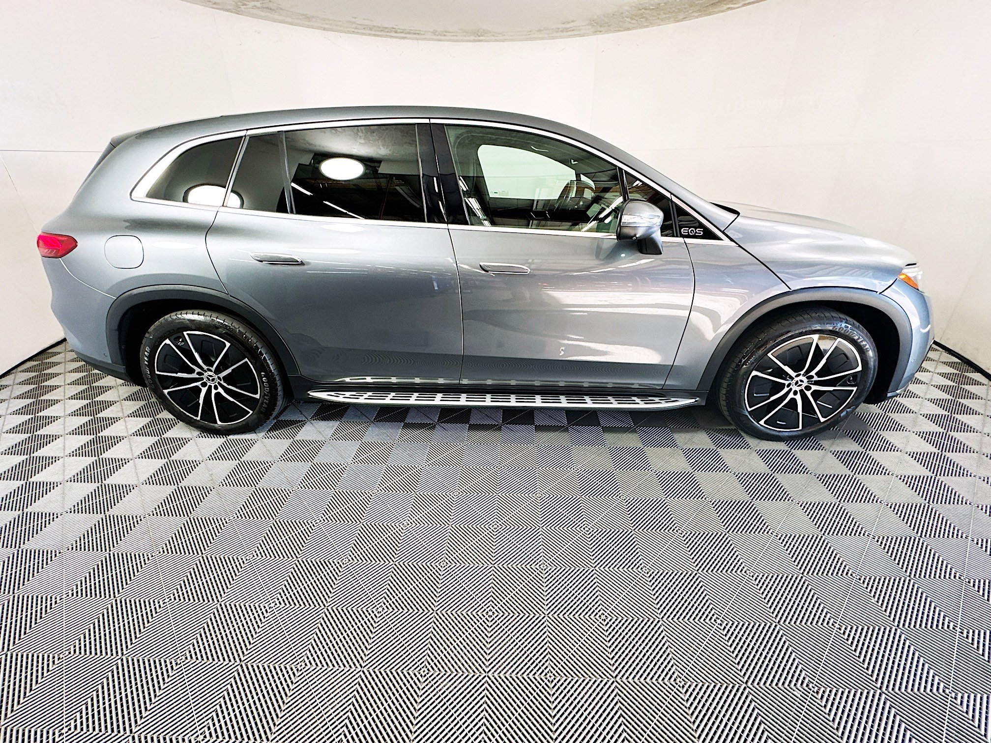 Used 2023 Mercedes-Benz EQS 450+ SUV image 2