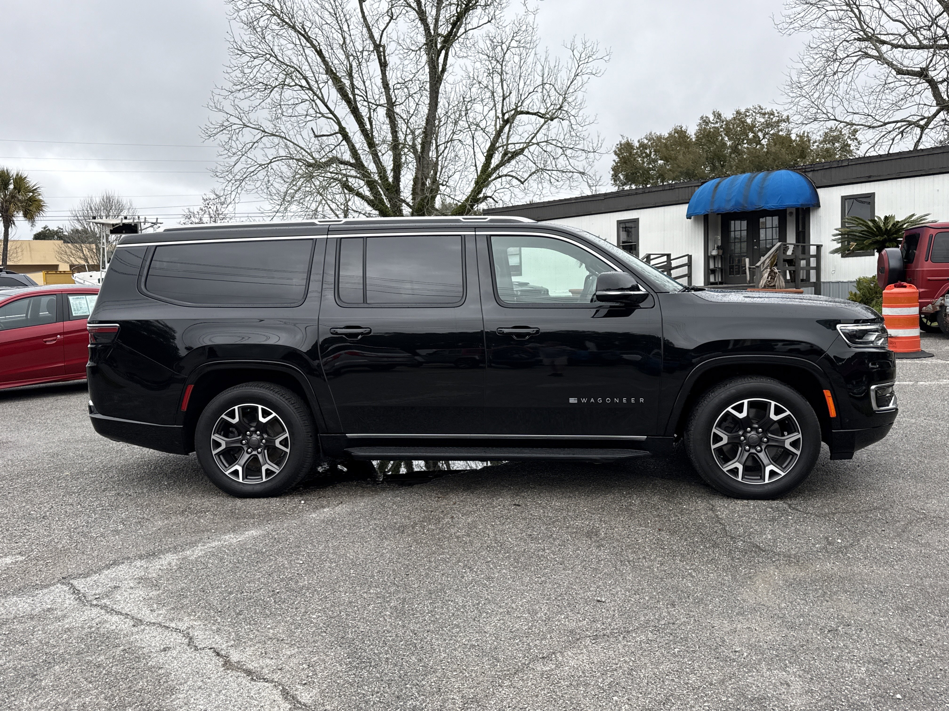 Used 2023 Jeep Wagoneer L Series III w/ Preferred Equipment Group image 6