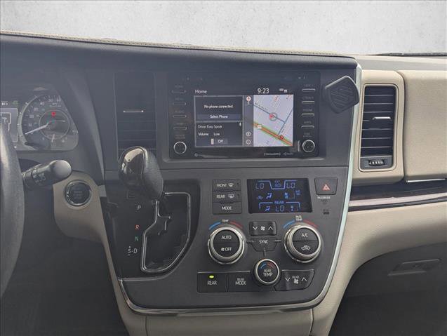 Used 2019 Toyota Sienna XLE w/ XLE Navigation Package FWD image 11