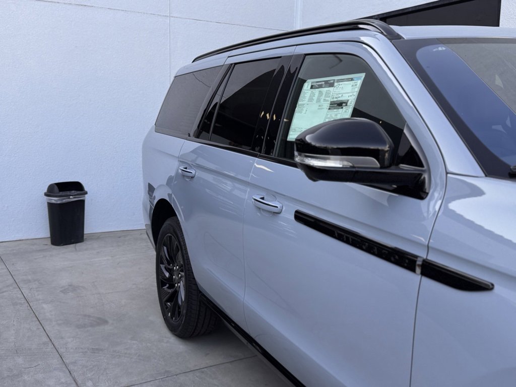 New 2025 Lincoln Navigator Reserve w/ Jet Appearance Package image 5