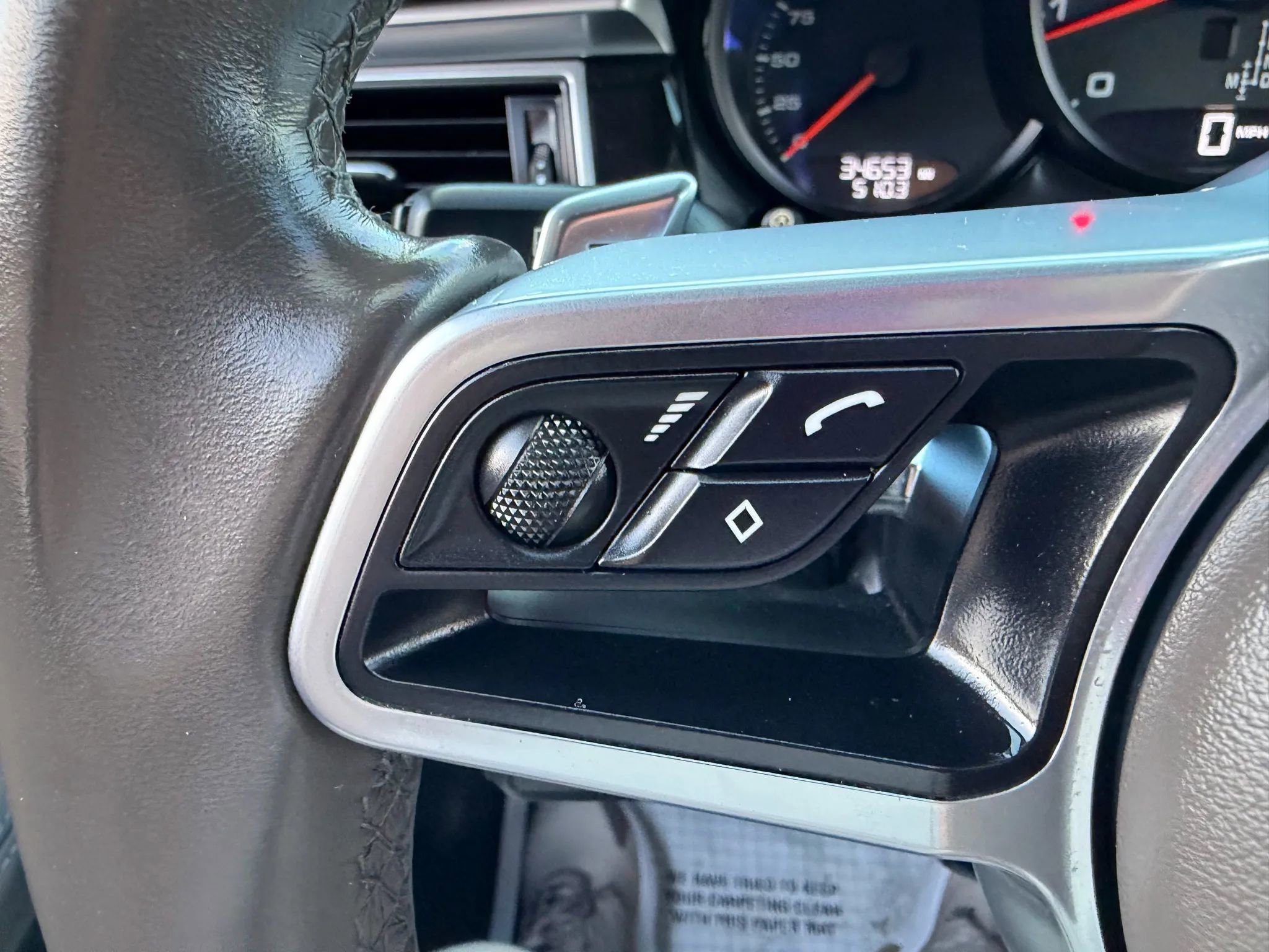 Used 2018 Porsche Macan Sport Edition image 33