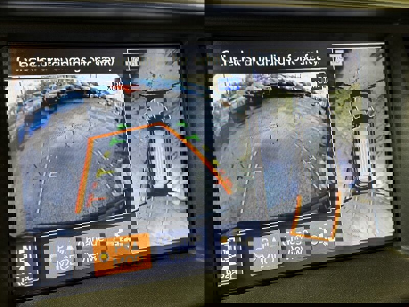 Used 2018 Nissan Armada Platinum image 32