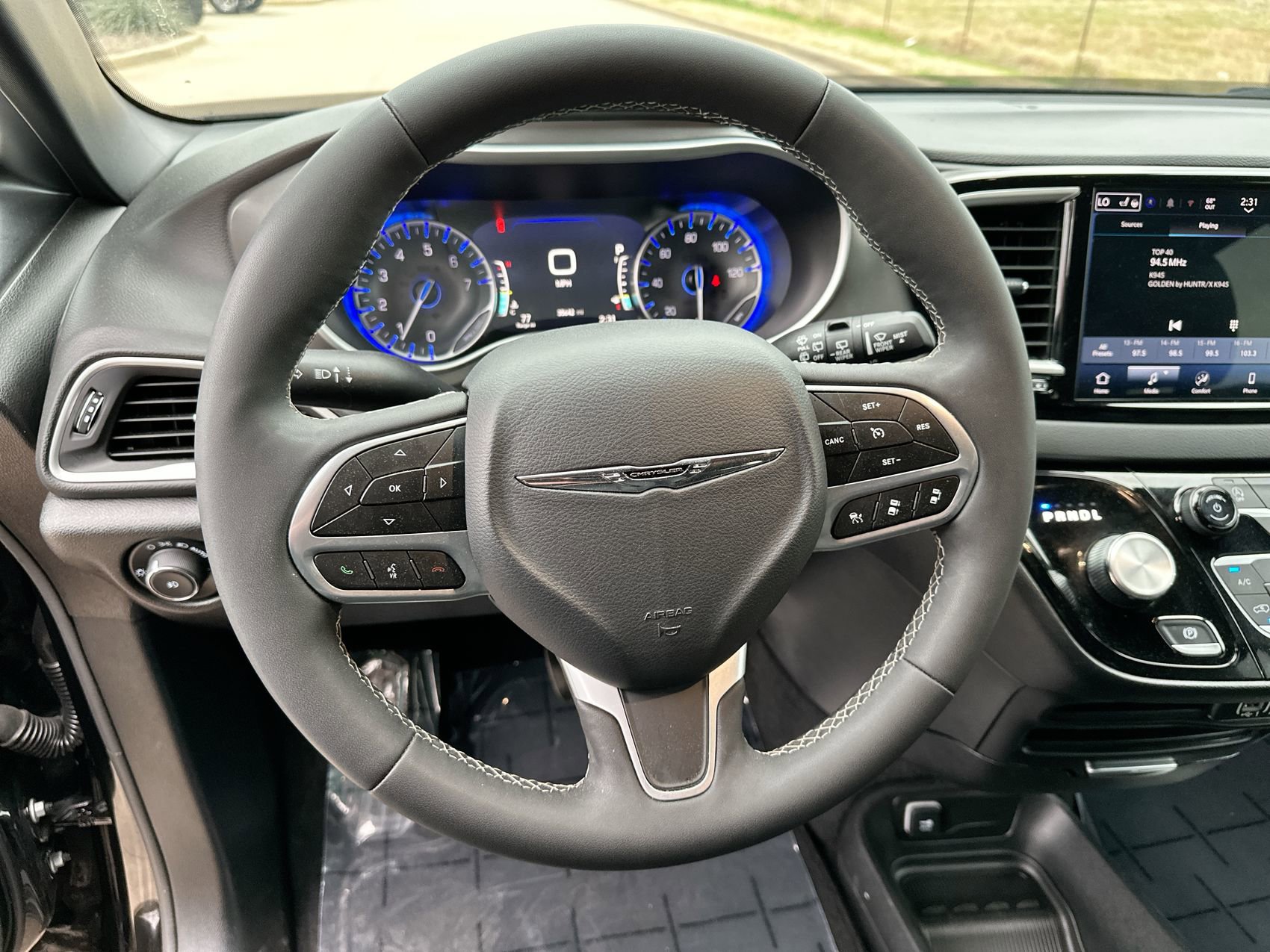 Used 2025 Chrysler Pacifica Select image 14
