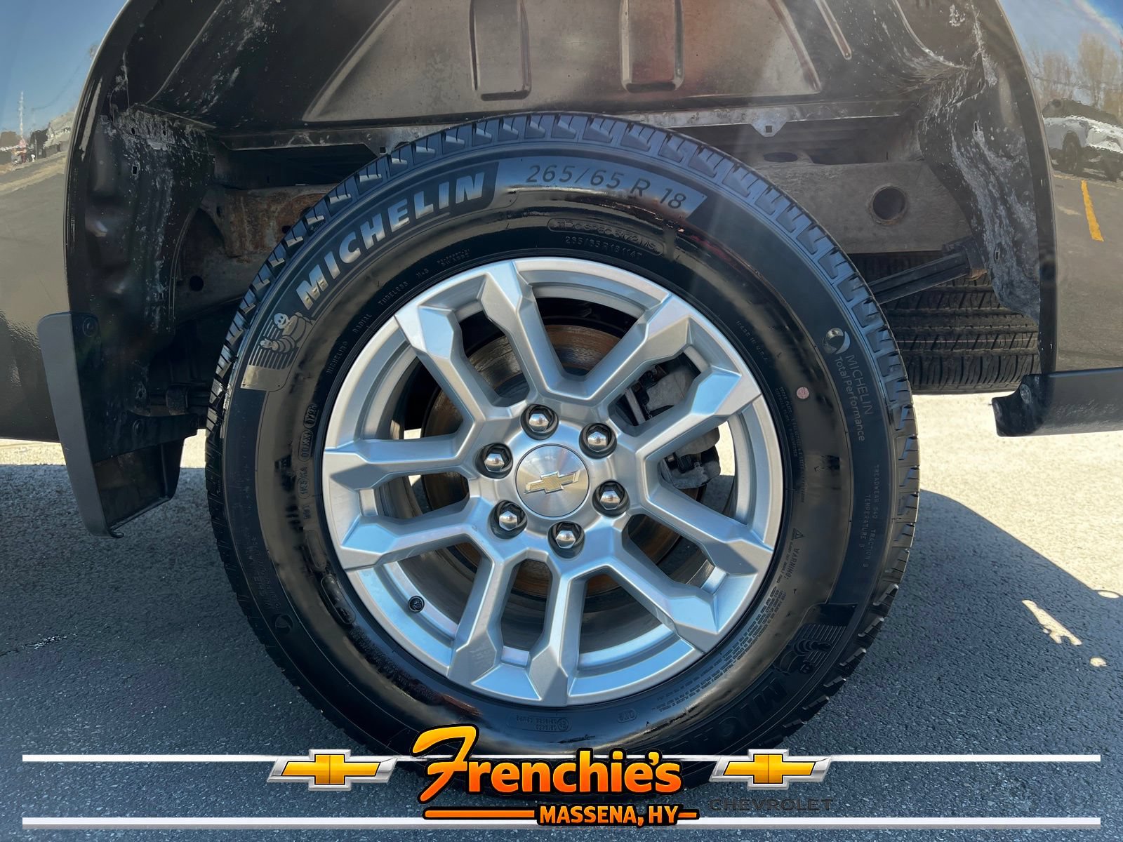 Used 2023 Chevrolet Silverado 1500 LT AWD/4WD image 5
