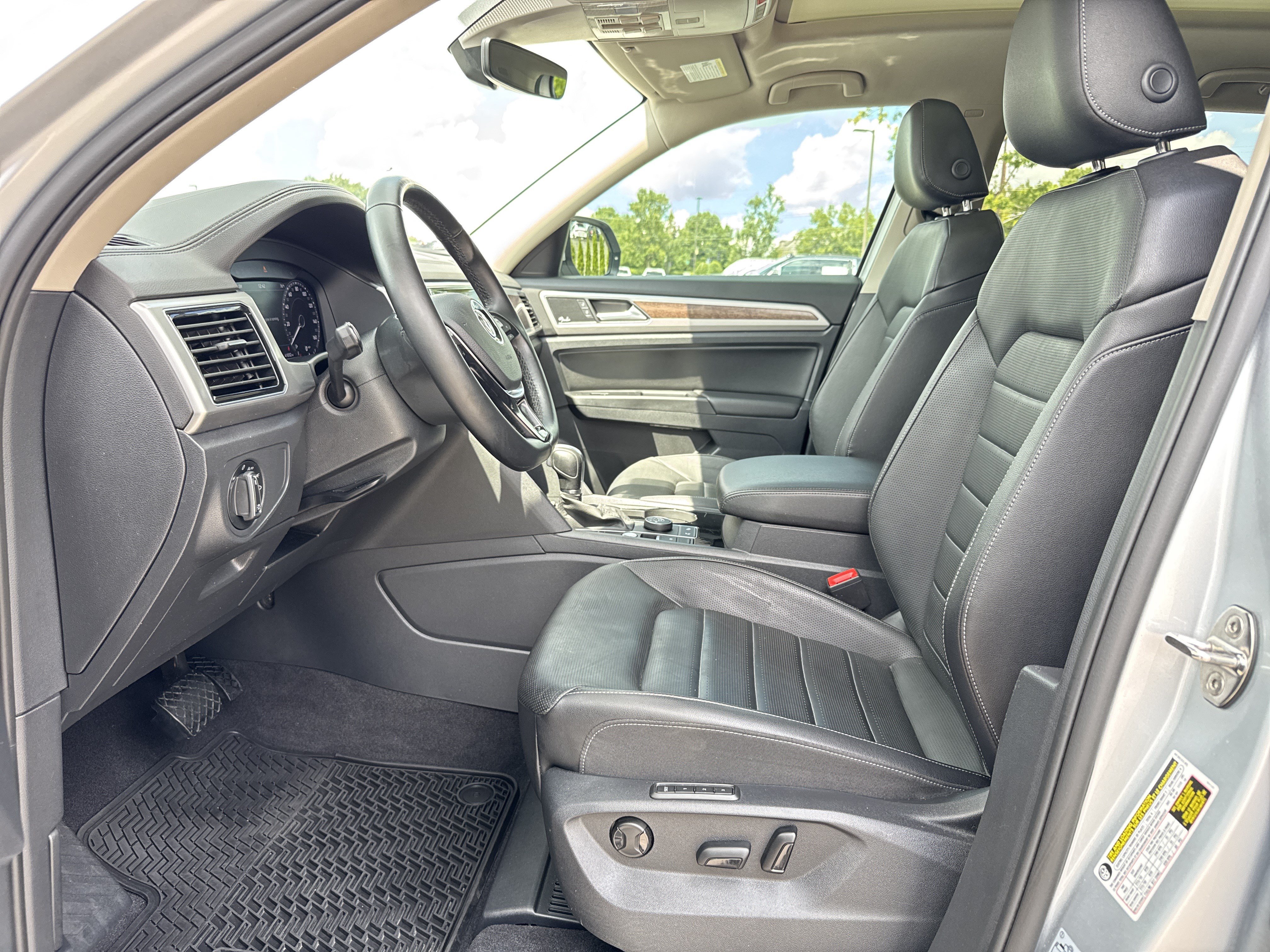 Used 2019 Volkswagen Atlas SEL Premium AWD/4WD image 16