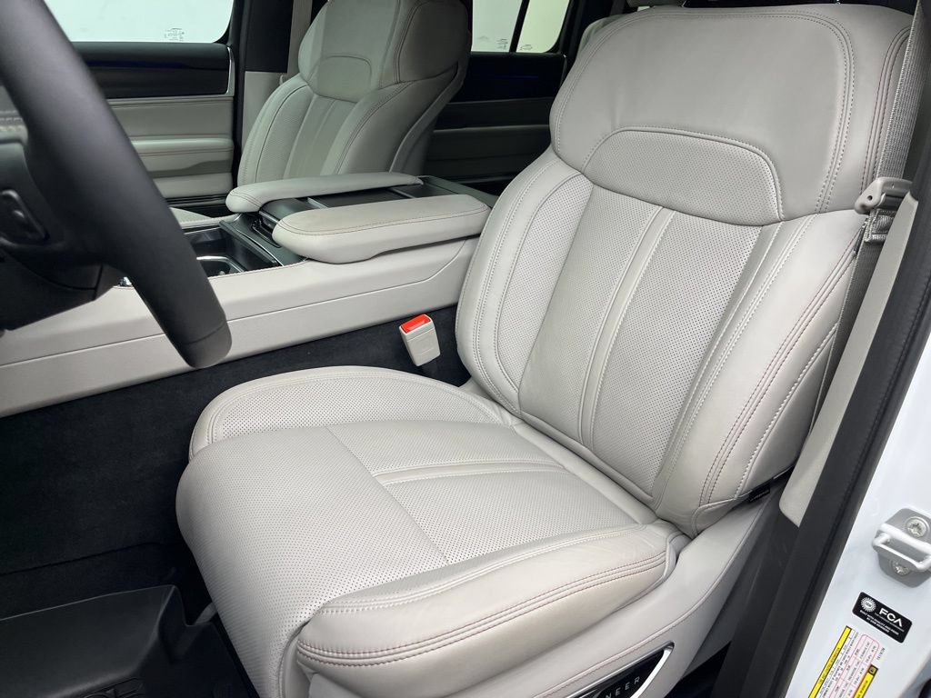 New 2026 Jeep Grand Wagoneer L Summit w/ Rear Seat Video Group I AWD/4WD image 10