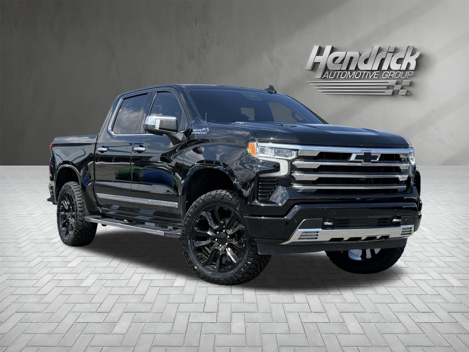 Used 2023 Chevrolet Silverado 1500 High Country w/ High Country Premium Package AWD/4WD image 2