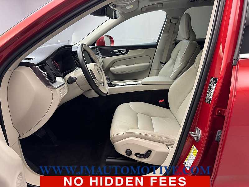 Used 2019 Volvo XC60 T5 Momentum w/ Multimedia Package AWD/4WD image 13