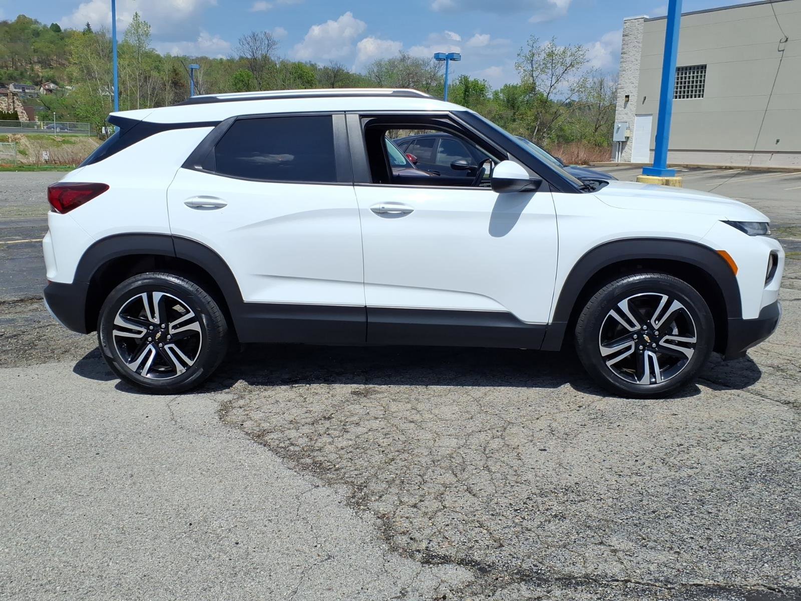 Certified 2023 Chevrolet TrailBlazer LT FWD image 2