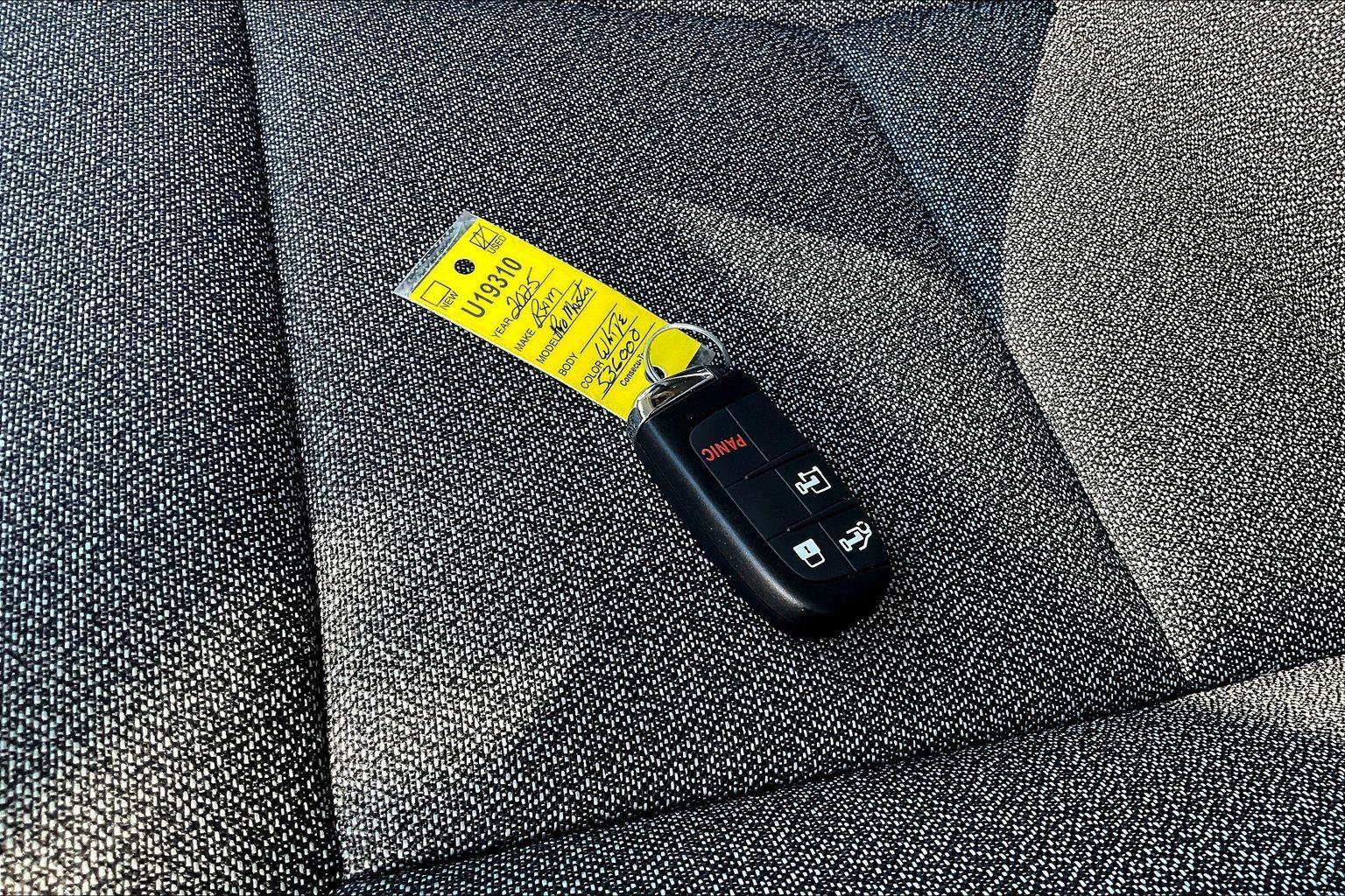 Used 2025 RAM ProMaster 2500 w/ Convenience Group image 11