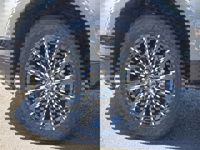 Certified 2024 Lexus GX 550 w/ Accessory Package (31) image 12