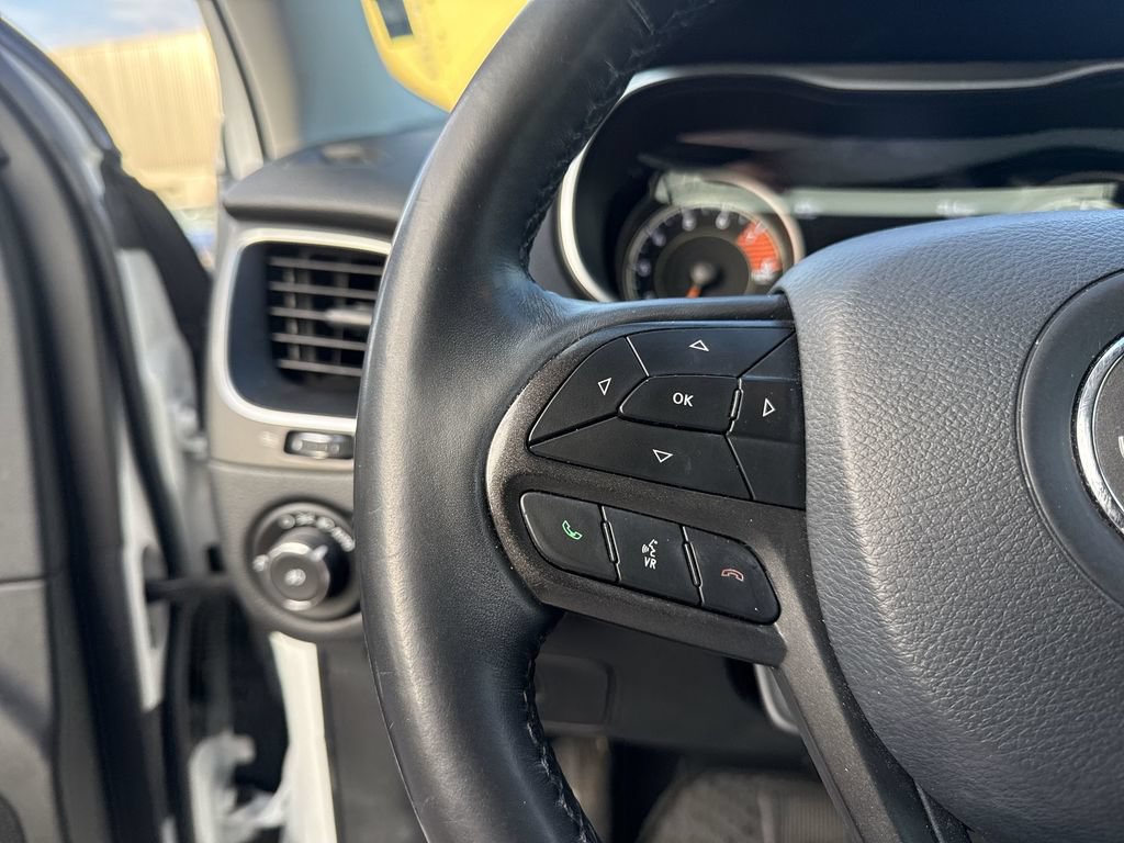 Used 2019 Jeep Cherokee Trailhawk w/ Comfort/Convenience Group AWD/4WD image 15