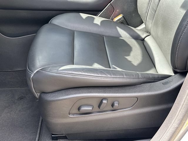 Used 2023 Cadillac XT4 Luxury w/ Cold Weather Package AWD/4WD image 17