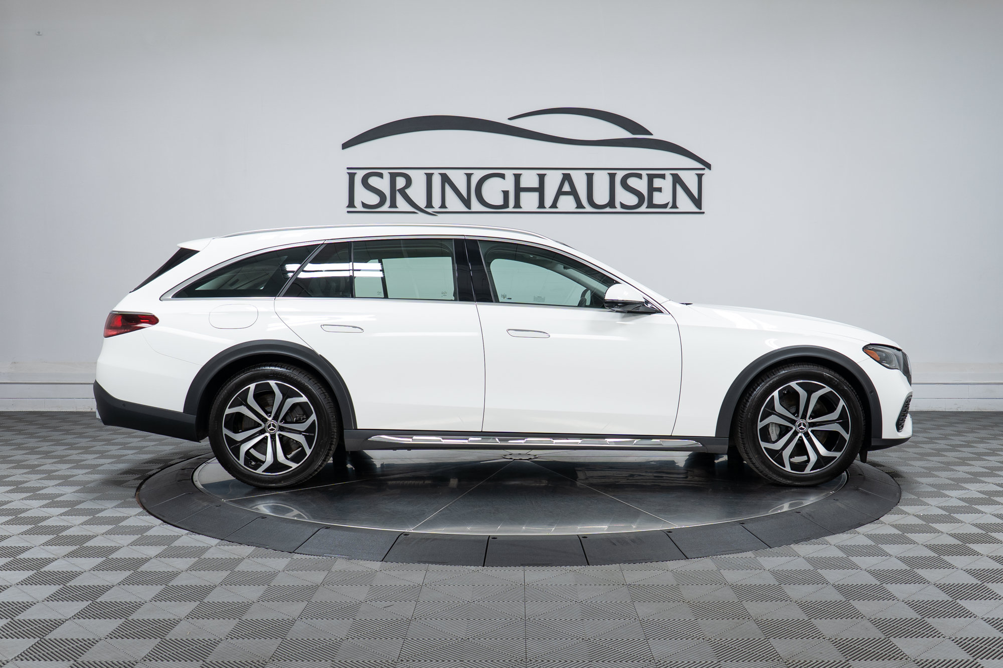 Used 2025 Mercedes-Benz E 450 4MATIC All-Terrain Wagon w/ Multicontour Seating Package image 4