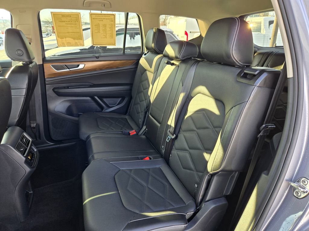 Used 2025 Volkswagen Atlas SE image 28