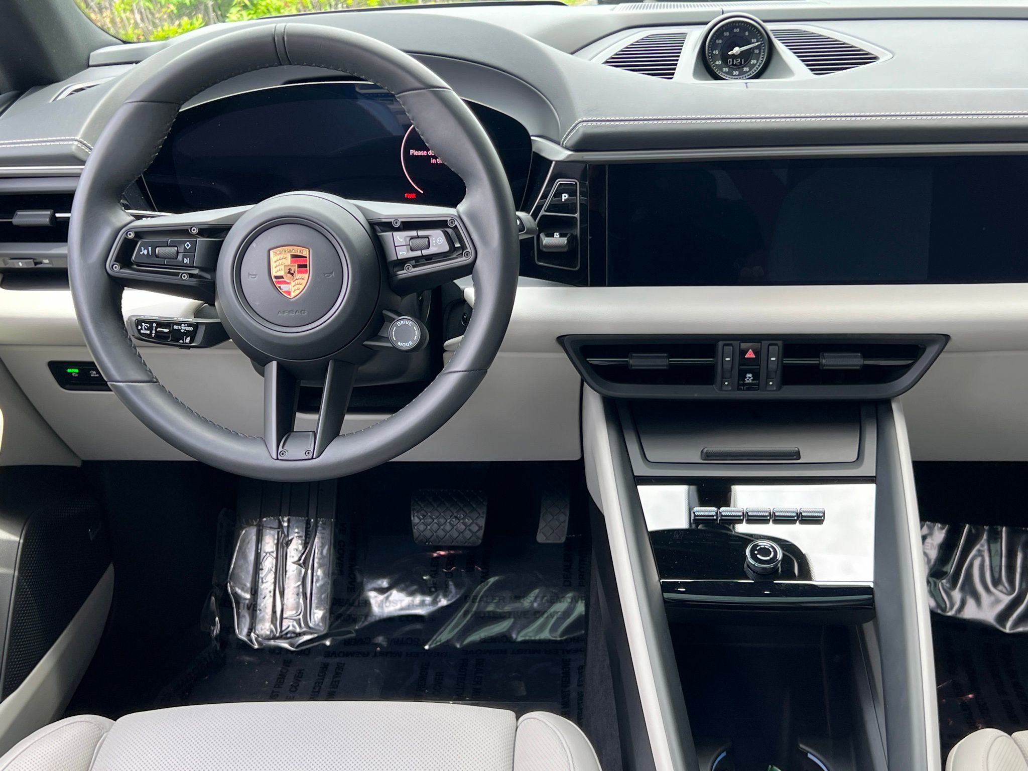 Used 2025 Porsche Macan Electric w/ Premium Package RWD image 32