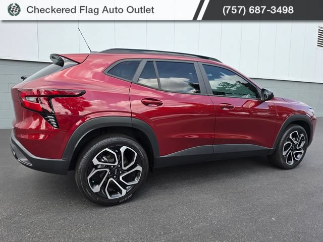 Used 2024 Chevrolet Trax RS w/ Sunroof Package FWD image 8