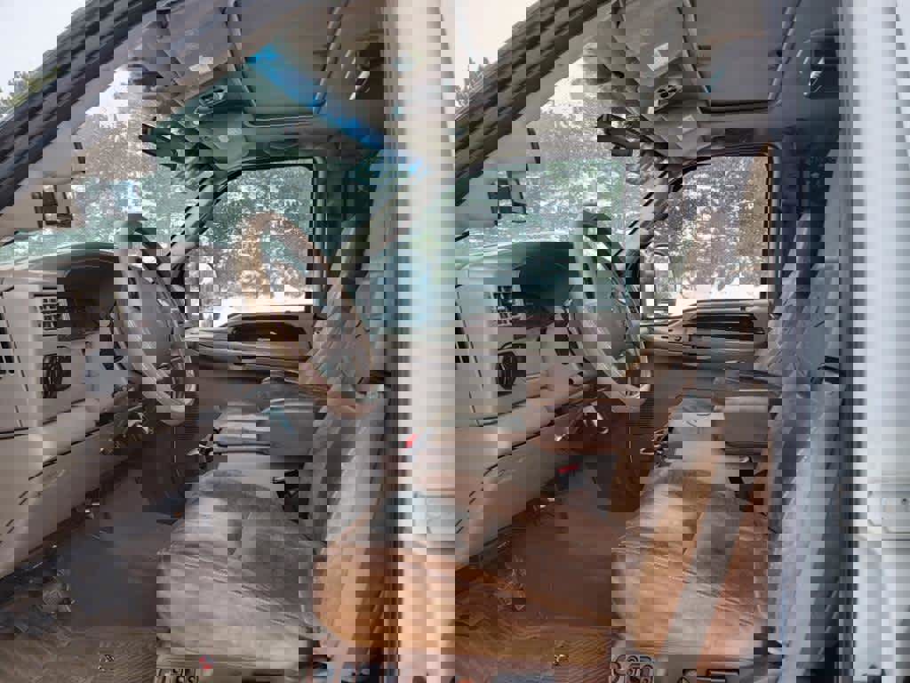 Used 2004 Ford F250 King Ranch image 3