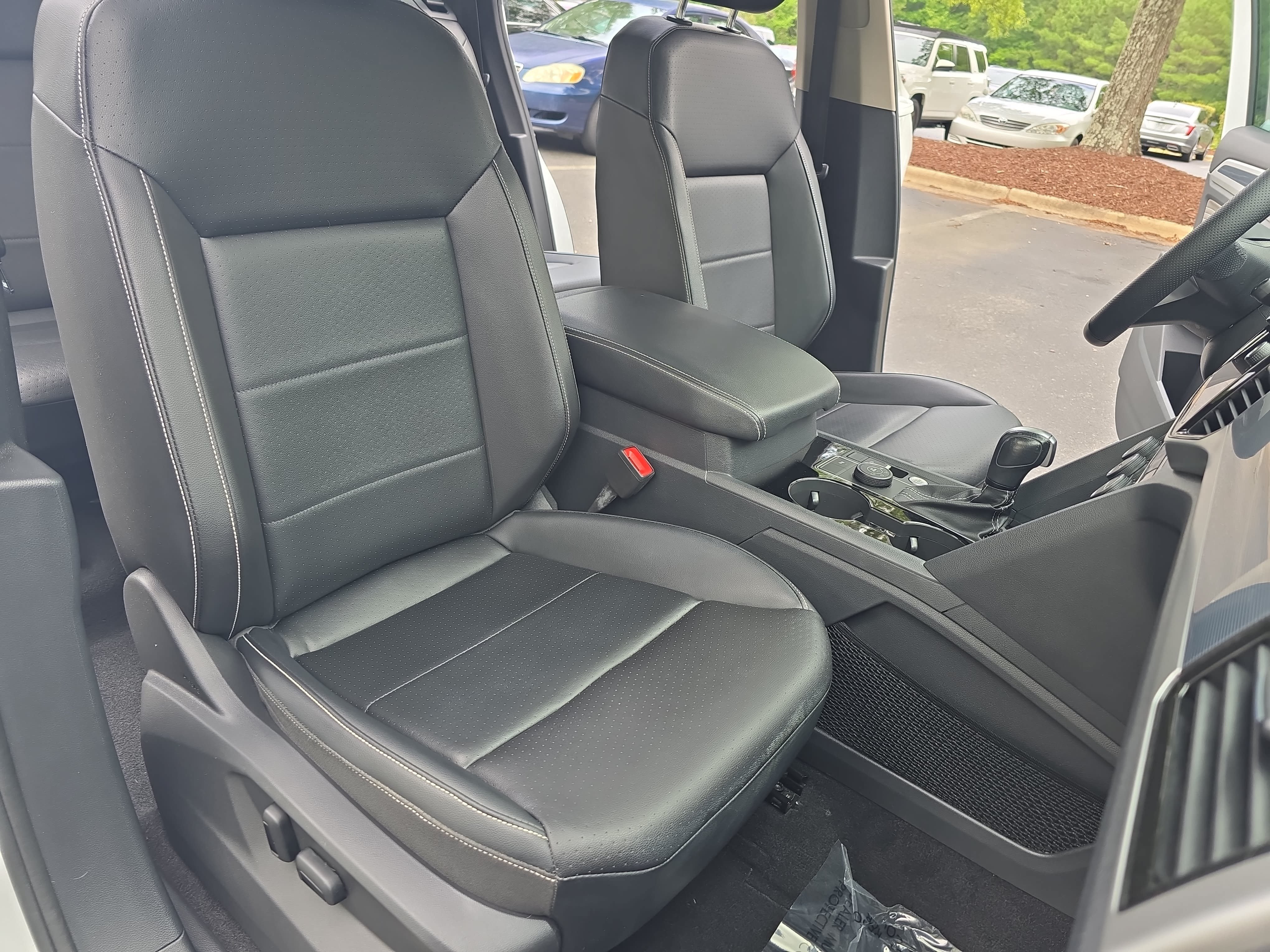 Used 2022 Volkswagen Atlas SEL R-Line AWD/4WD image 10
