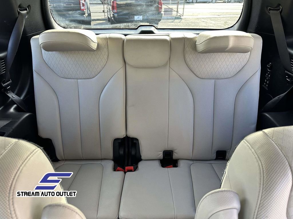 Used 2022 Hyundai Palisade SEL w/ Premium Package image 11