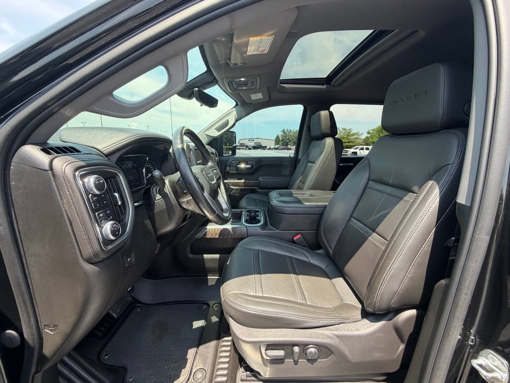 Used 2022 GMC Sierra 2500 Denali w/ Denali Black Diamond Edition AWD/4WD image 2