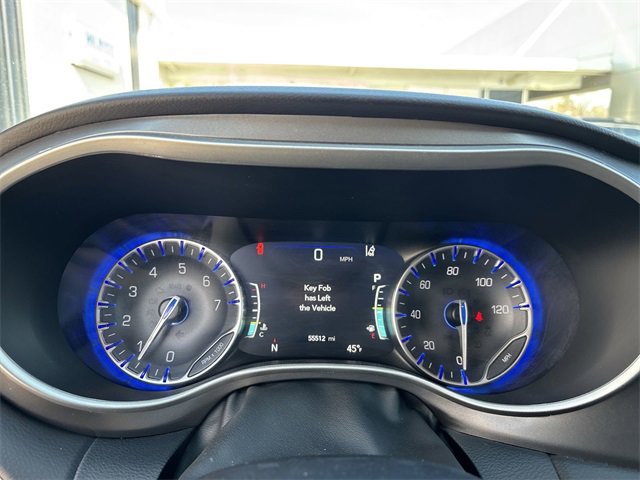 Used 2024 Chrysler Pacifica Touring-L image 10