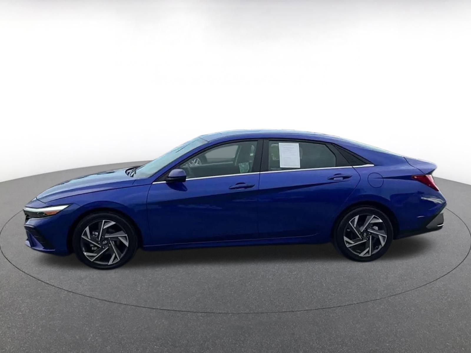 Used 2025 Hyundai Elantra SEL image 9