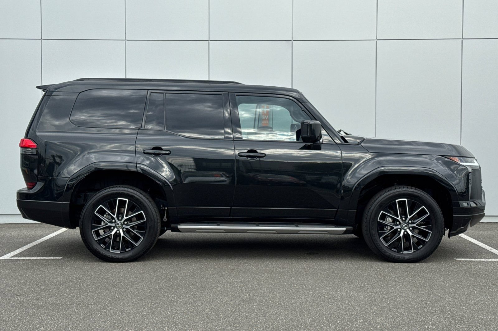 Used 2025 Lexus GX 550 w/ Accessory Package (Z1) AWD/4WD image 6