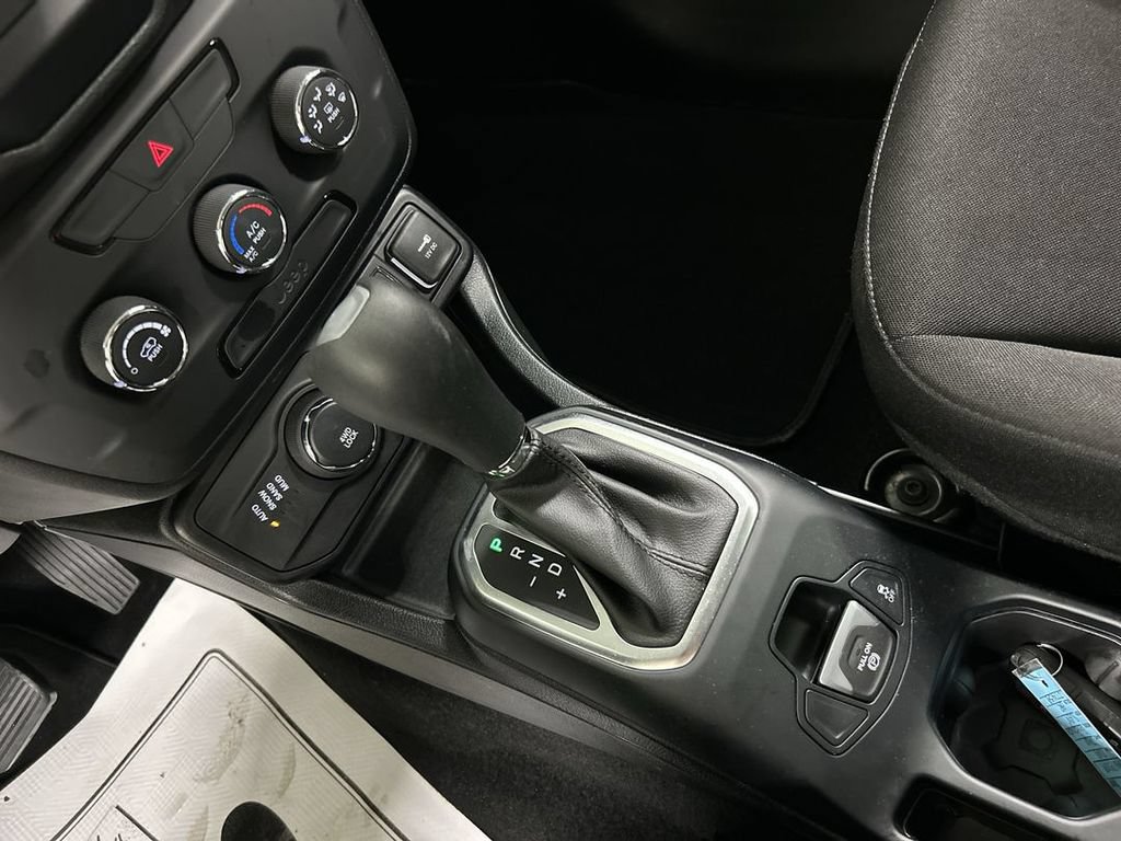 Used 2019 Jeep Renegade Sport w/ Sport Appearance Group AWD/4WD image 17