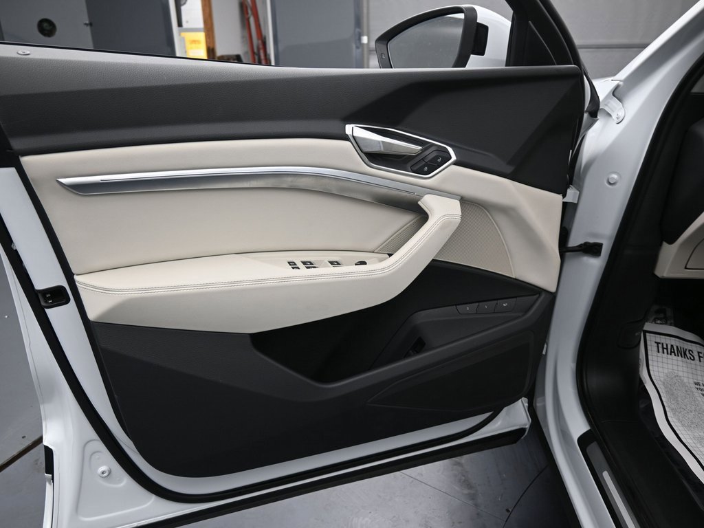 Used 2024 Audi Q8 e-tron Premium image 27