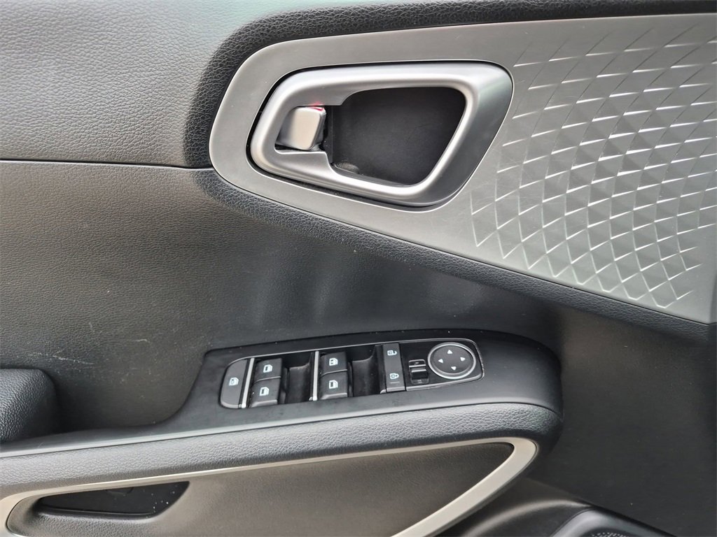 Used 2024 Kia Soul LX w/ Option Group 015 image 13