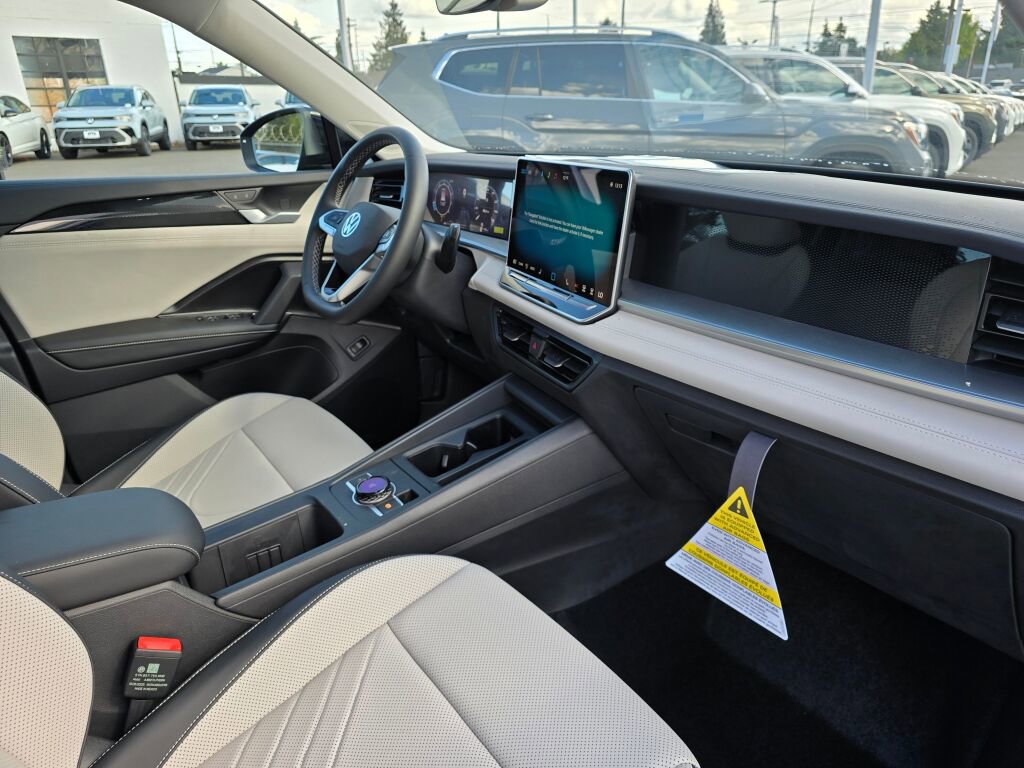New 2025 Volkswagen Tiguan SE image 27