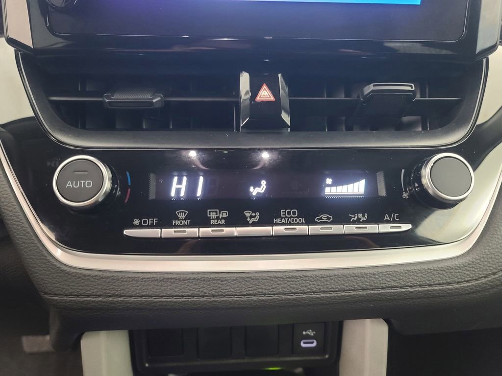 Used 2025 Toyota Corolla Cross LE image 33