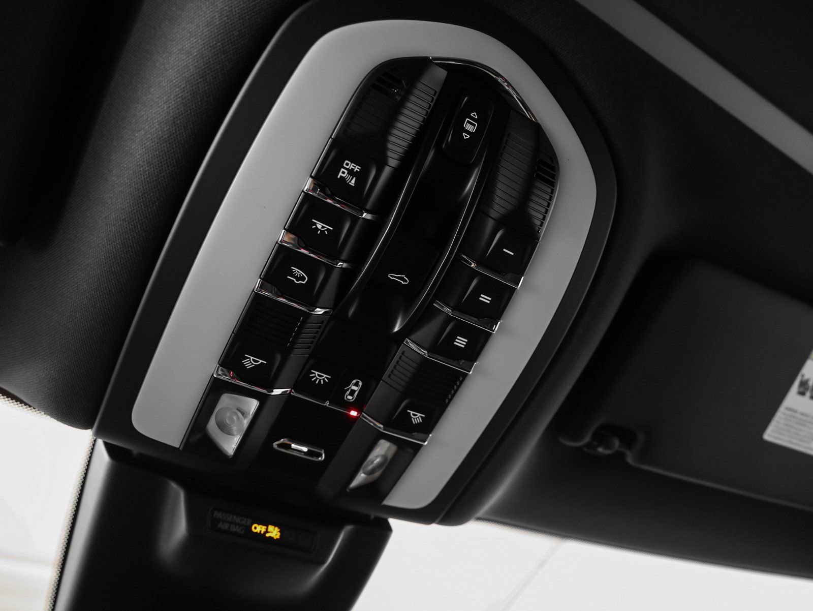 Certified 2025 Porsche Macan image 32