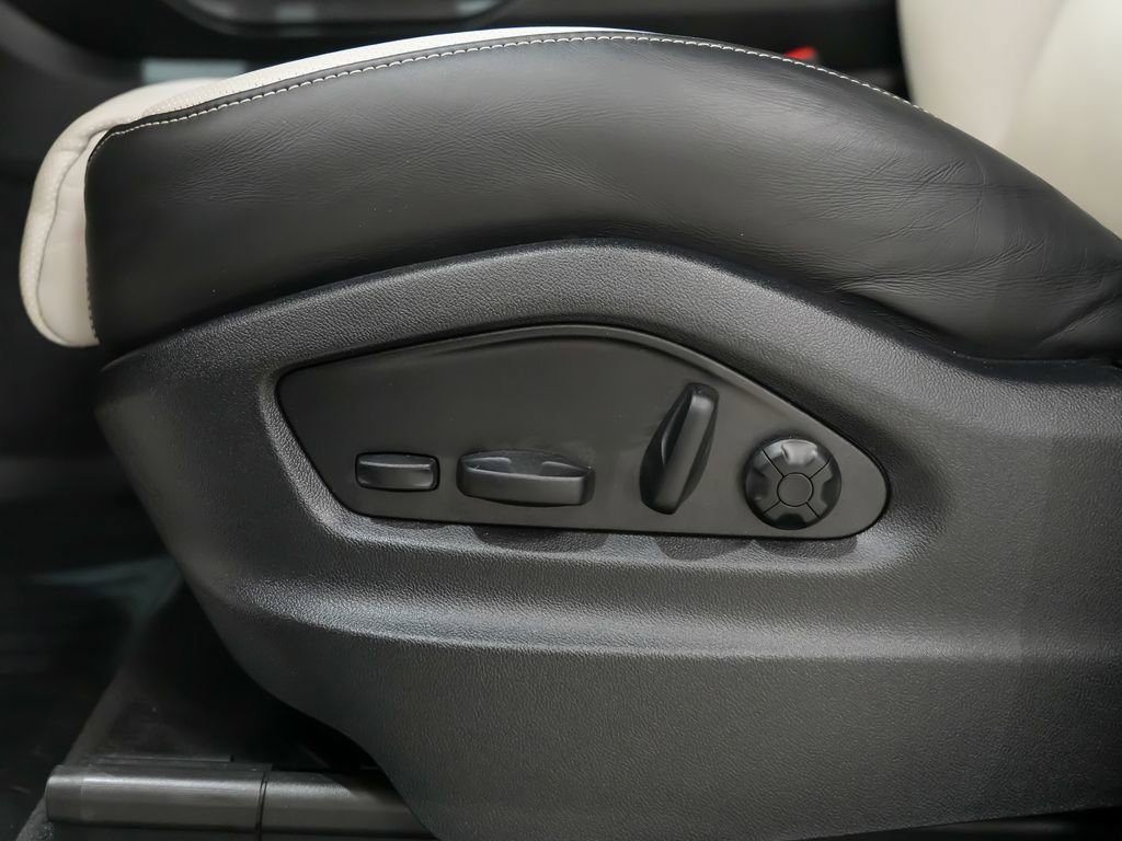Used 2024 Porsche Cayenne AWD/4WD image 24