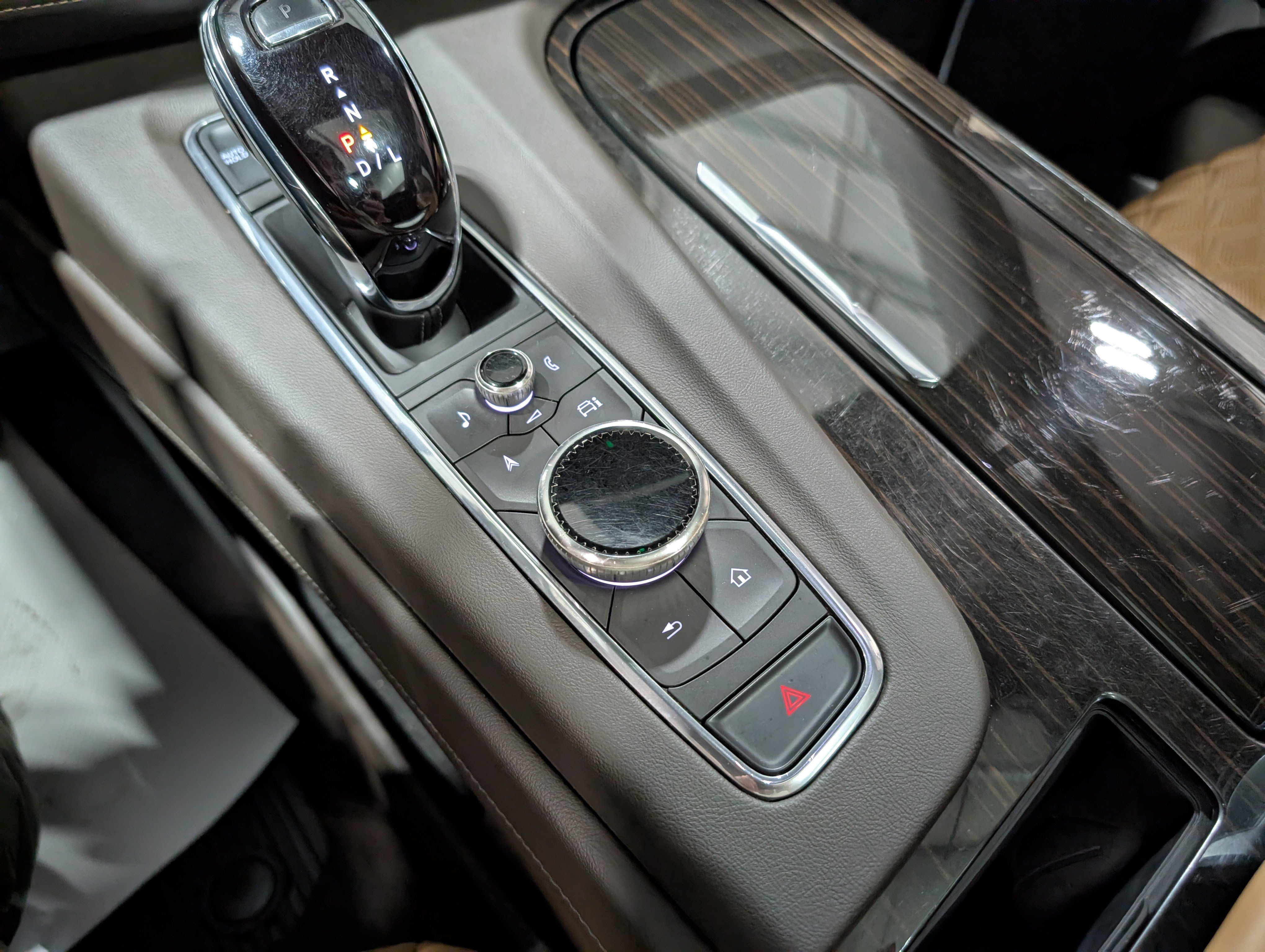 Used 2023 Cadillac Escalade Sport w/ LPO, ONYX Package AWD/4WD image 31