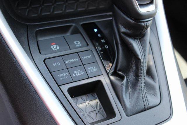 Certified 2020 Toyota RAV4 XLE Premium AWD/4WD image 18