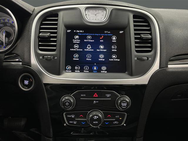 Used 2023 Chrysler 300 Touring w/ Sport Appearance Package image 7