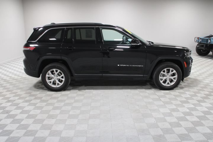 Used 2023 Jeep Grand Cherokee Limited AWD/4WD image 11