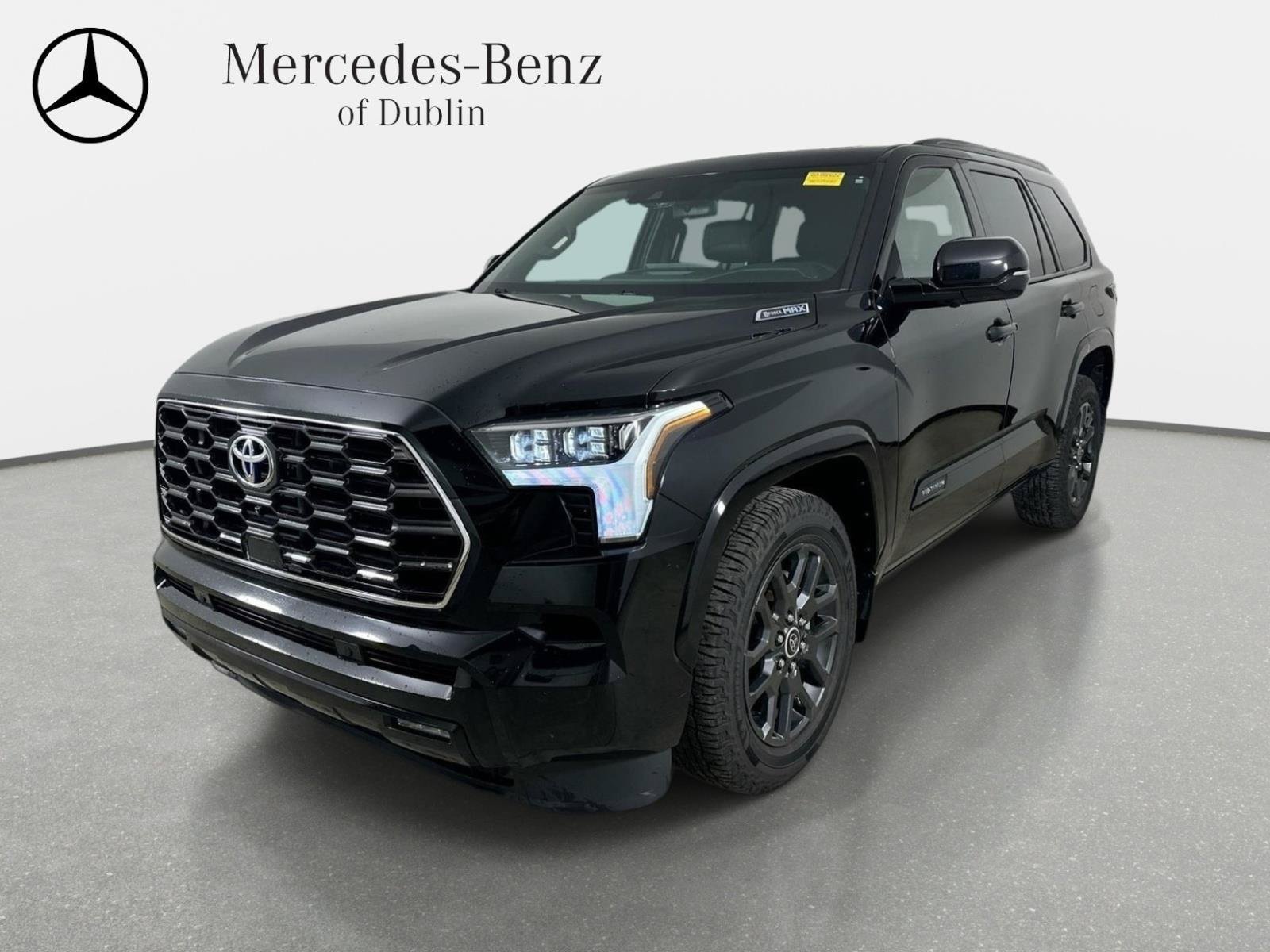 Used 2023 Toyota Sequoia Platinum AWD/4WD image 1