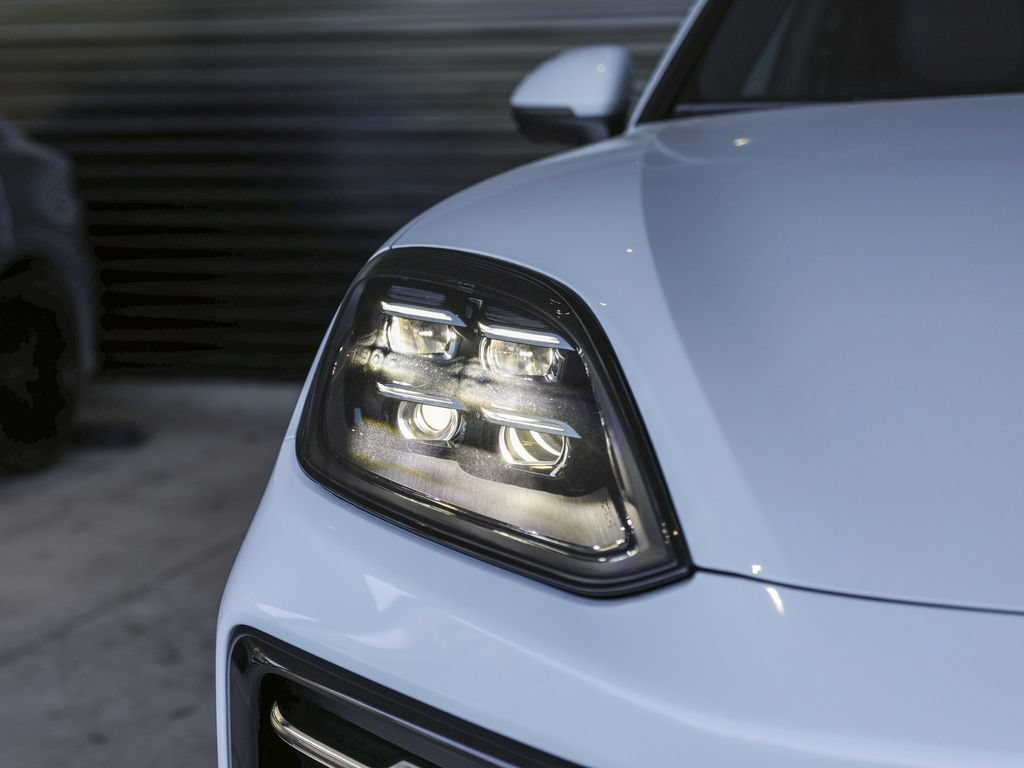 Certified 2026 Porsche Cayenne Coupe AWD/4WD image 11