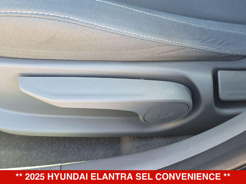 Used 2025 Hyundai Elantra SEL FWD image 17